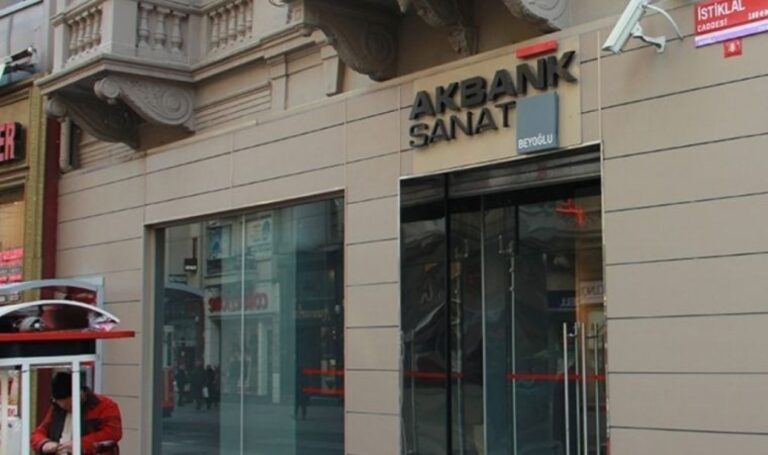 akbank-43-gunumuz-sanatcilari-odulu-yarismasi-icin-basvurular-basladi-4c8quf4V.jpg