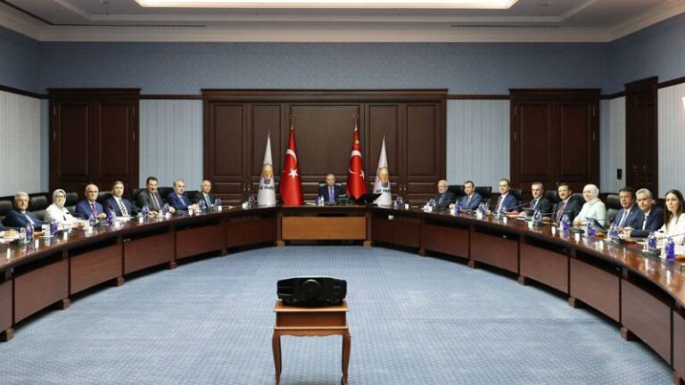 akp-myk-erdogan-baskanliginda-toplandi-ZrSraWhF.jpg
