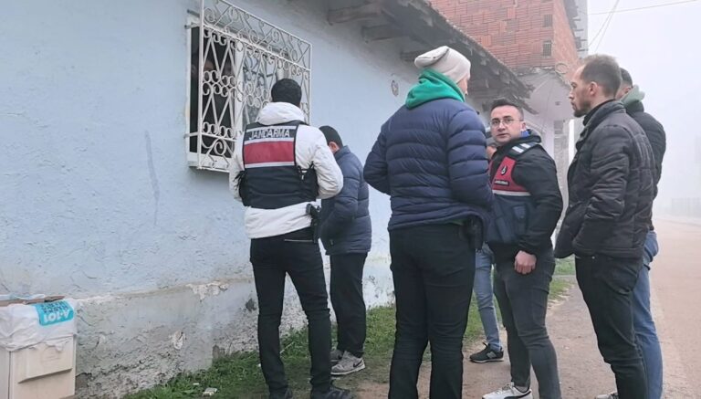 bursadaki-rehine-krizinde-24-saat-asildi-cocuklarini-rehin-alan-baba-ikna-edilmeye-calisiliyor-nnjvQafF.jpg