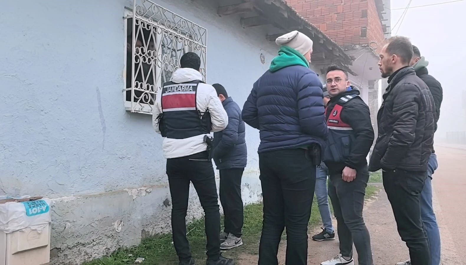 bursadaki-rehine-krizinde-24-saat-asildi-cocuklarini-rehin-alan-baba-ikna-edilmeye-calisiliyor-nnjvQafF.jpg