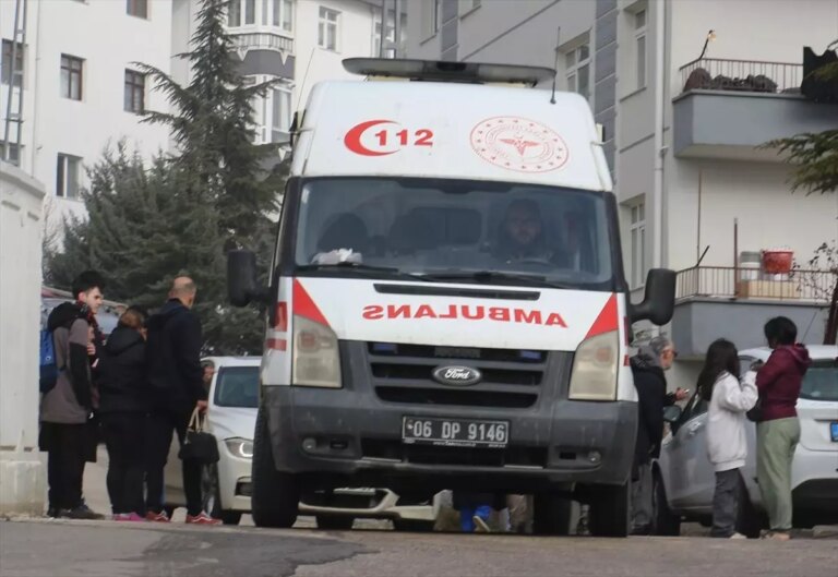keciorende-ev-yangini-8-kisi-dumandan-etkilendi-gsMLPhYG.jpg