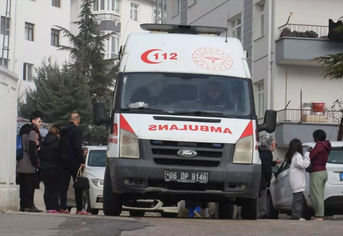 keciorende-ev-yangini-8-kisi-dumandan-etkilendi-gsMLPhYG.jpg