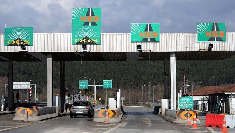 hgsden-gecerken-dikkat-ceza-kesildi-ehliyetine-el-konuldu-PURfyAXK.jpg