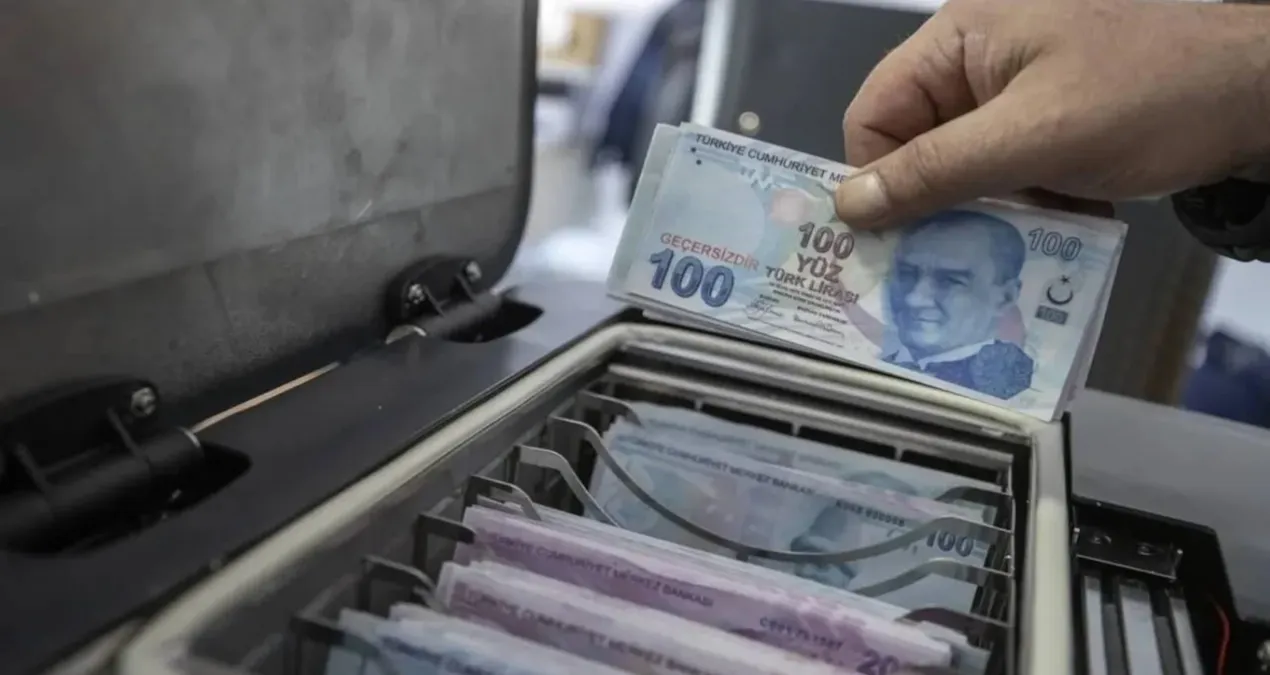 ihtiyac-kredilerinde-kisa-vadeli-faizler-yukseldi-iste-100-bin-tl-icin-guncel-hesaplamalar-AQJqcjhC.jpg