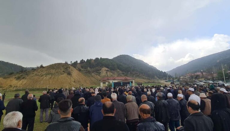 yagmur-duasina-ciktilar-saganak-bastirdi-OxTp8Hl5.jpg