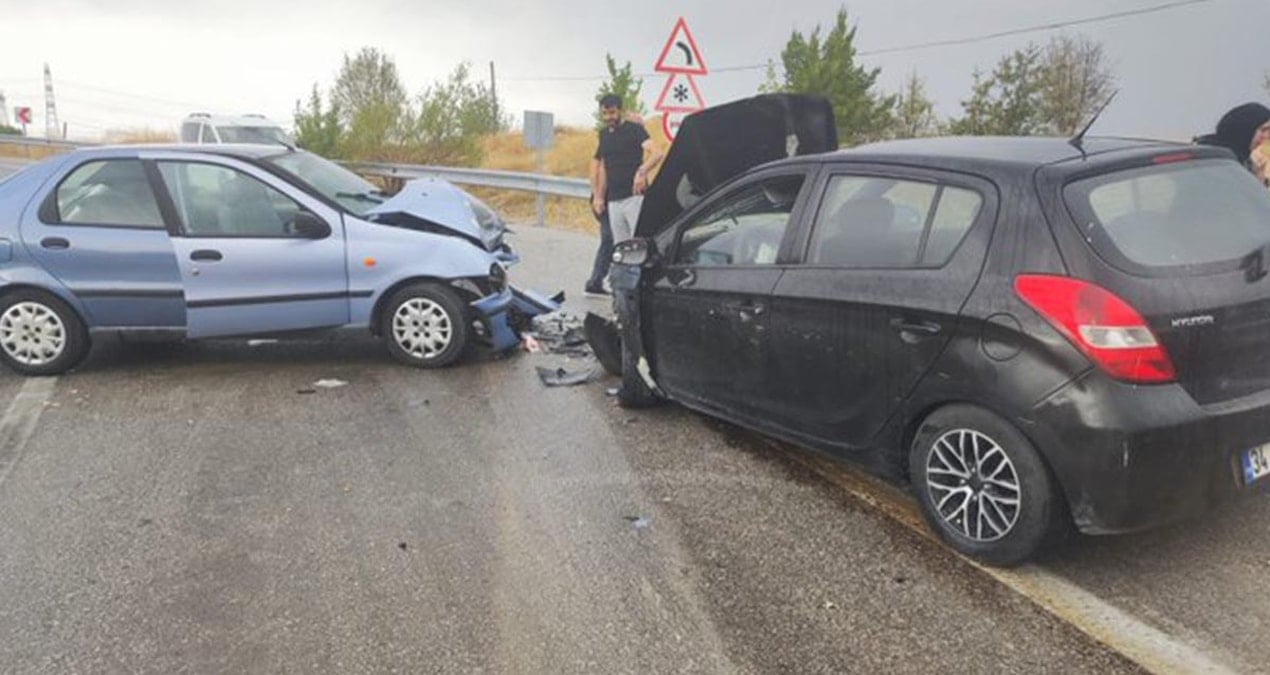 Ankara Çubuk’ta iki otomobil çarpıştı: 6 yaralı