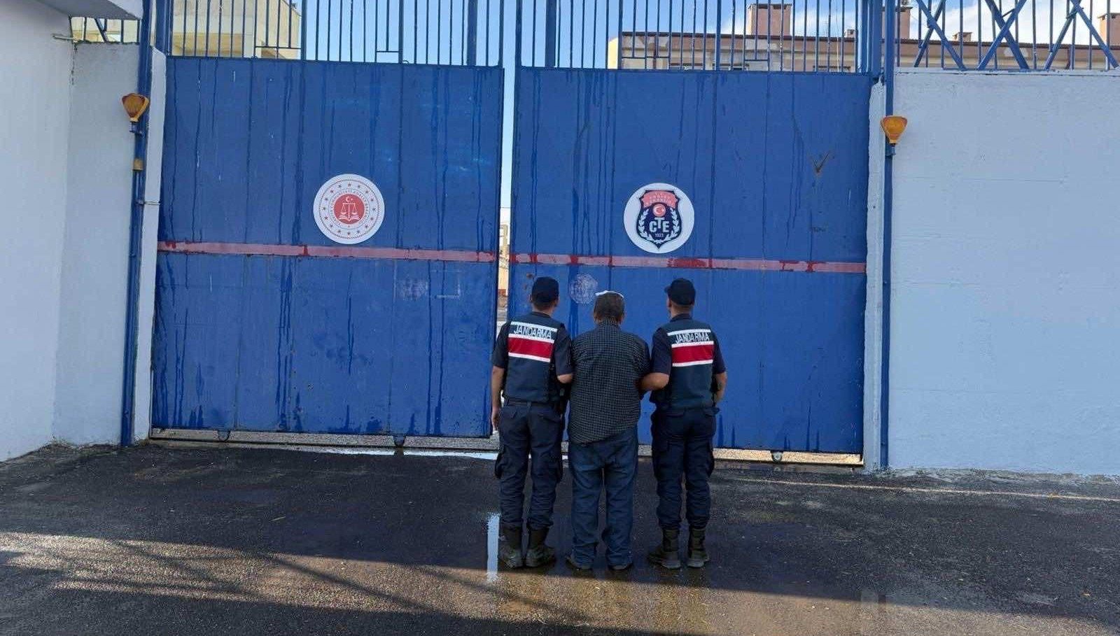 Pazardan dönen kardeşleri öldürmüşlerdi: Baba ve oğlu tutuklandı