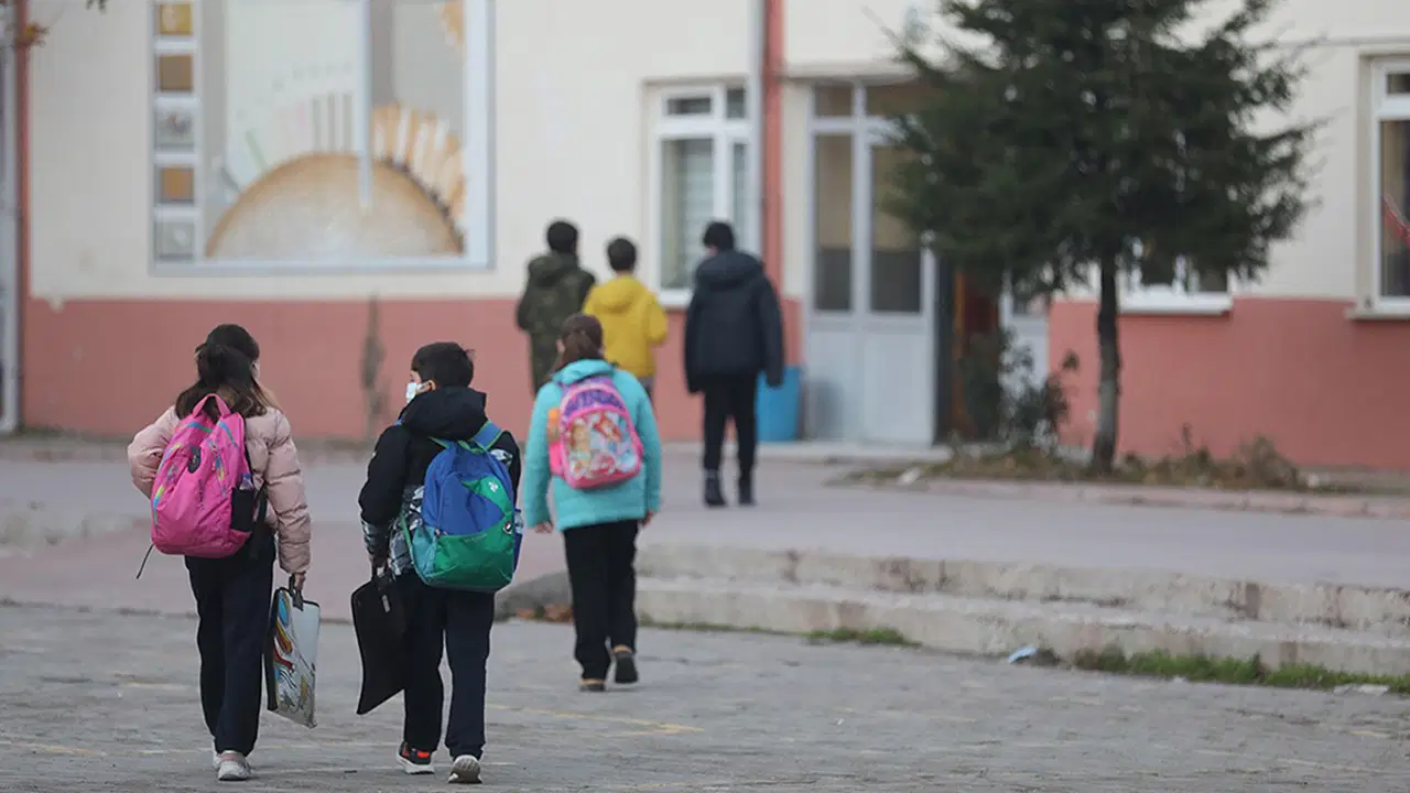 10 Kasım bu yıl da ara tatile ‘denk’ geliyor… MEB’e sert tepki: ‘Hepimiz biliyoruz ki bunlar tesadüf değil!’