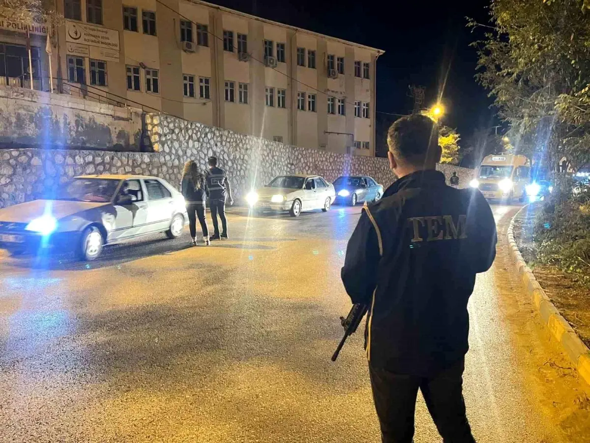 Besni’de Polis Uygulamaları Sürüyor