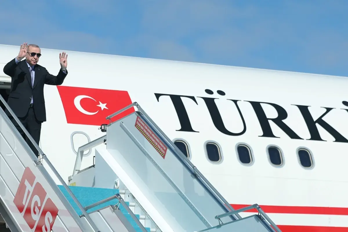 Erdoğan Mısır’da! Uçak önce pisti pas geçti sonra havalimanına iniş yaptı