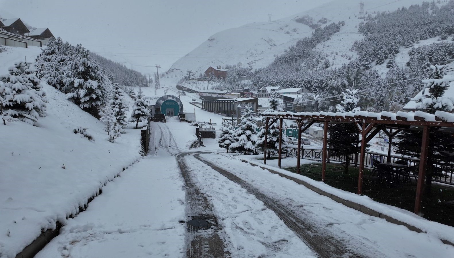 Palandöken beyaza büründü