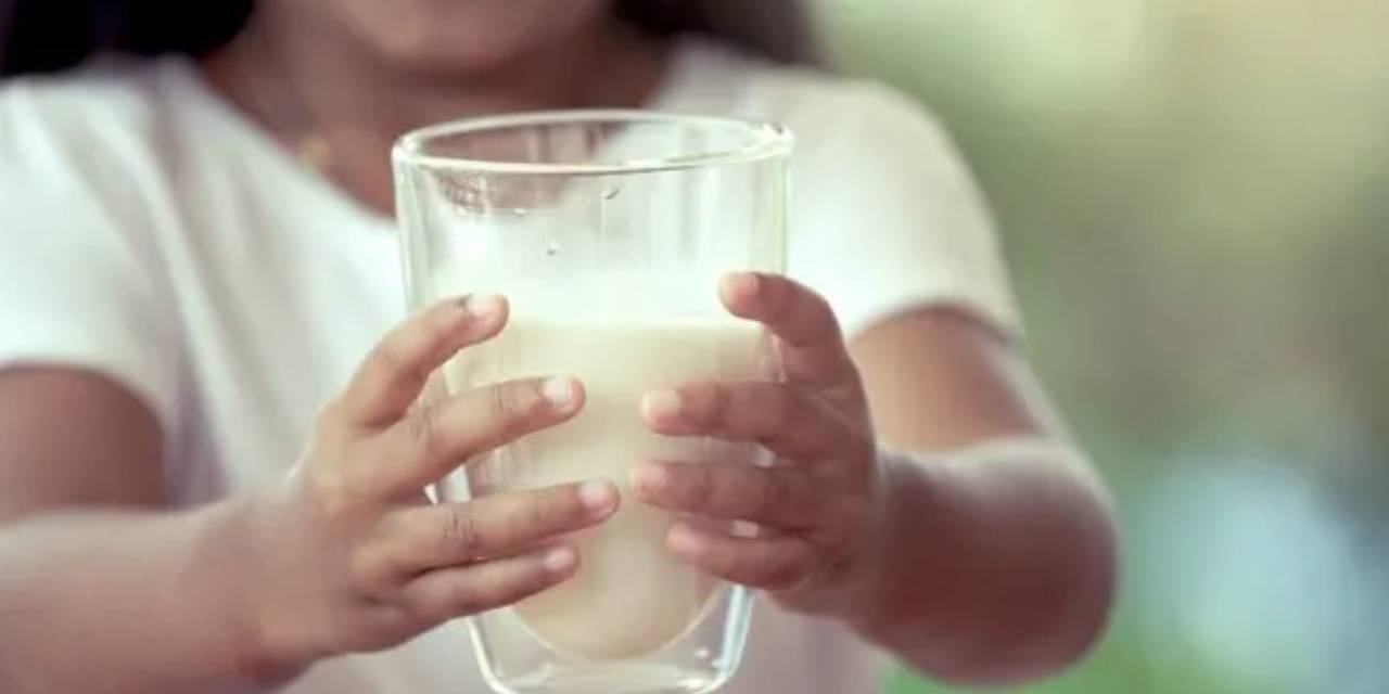 Adana’da yoksul engelli çocuklar için “Süt İçmek Her Çocuğun Hakkı” projesi başlatıldı