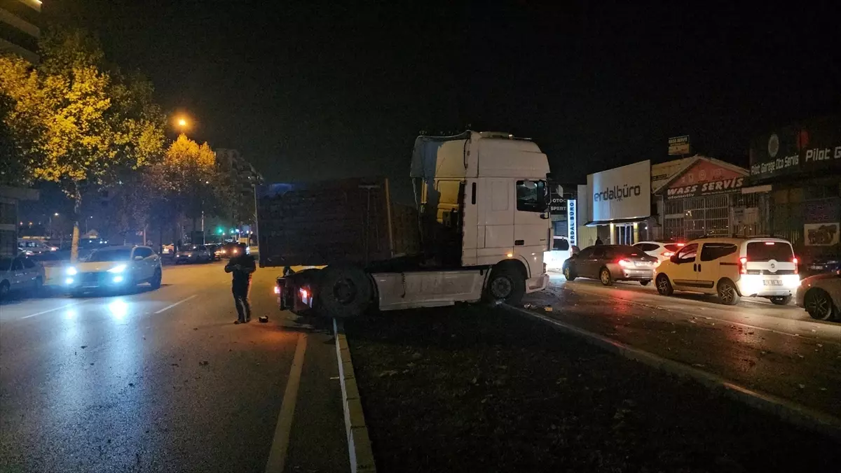 Alkollü Tır Sürücüsü Kazaya Neden Oldu