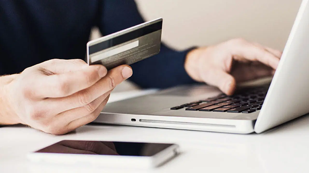 Eski müdür yardımcısının hesaplardan para aldığı iddiası: ‘Yatırdığım para buhar oldu’