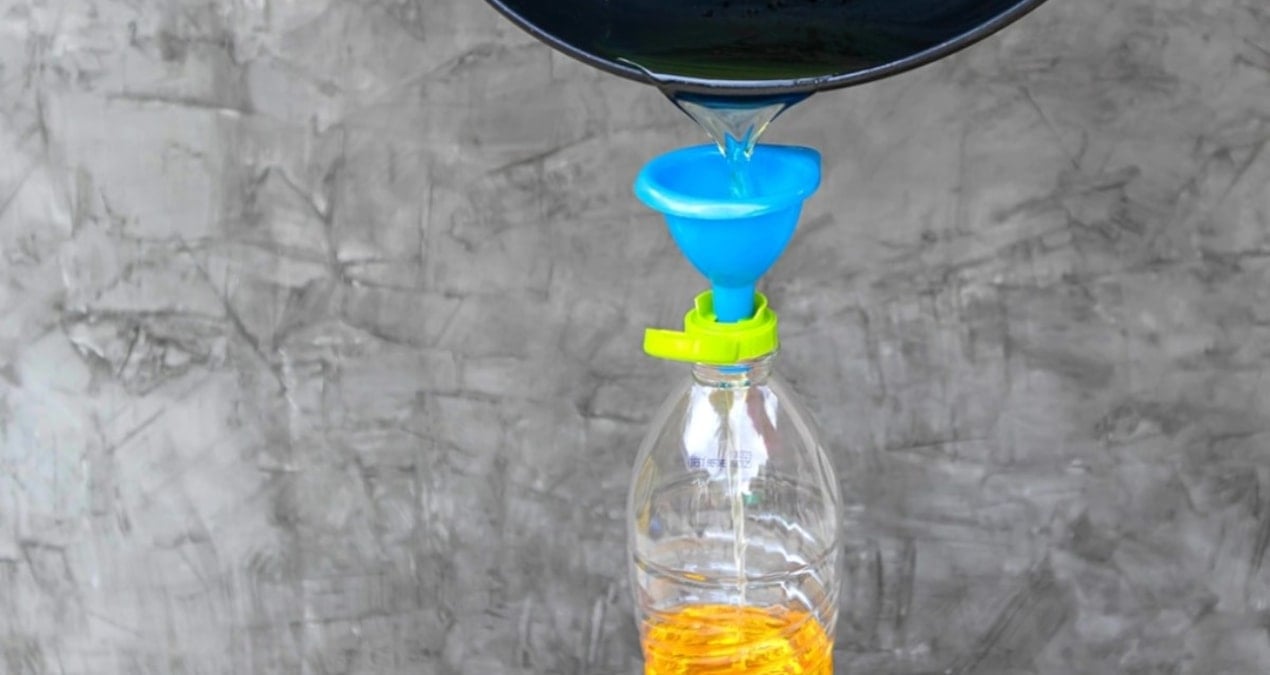 Evdeki kullanılmış yağ çöpe gitmiyor: Biriktirenlere litre başı ödeme yapılıyor