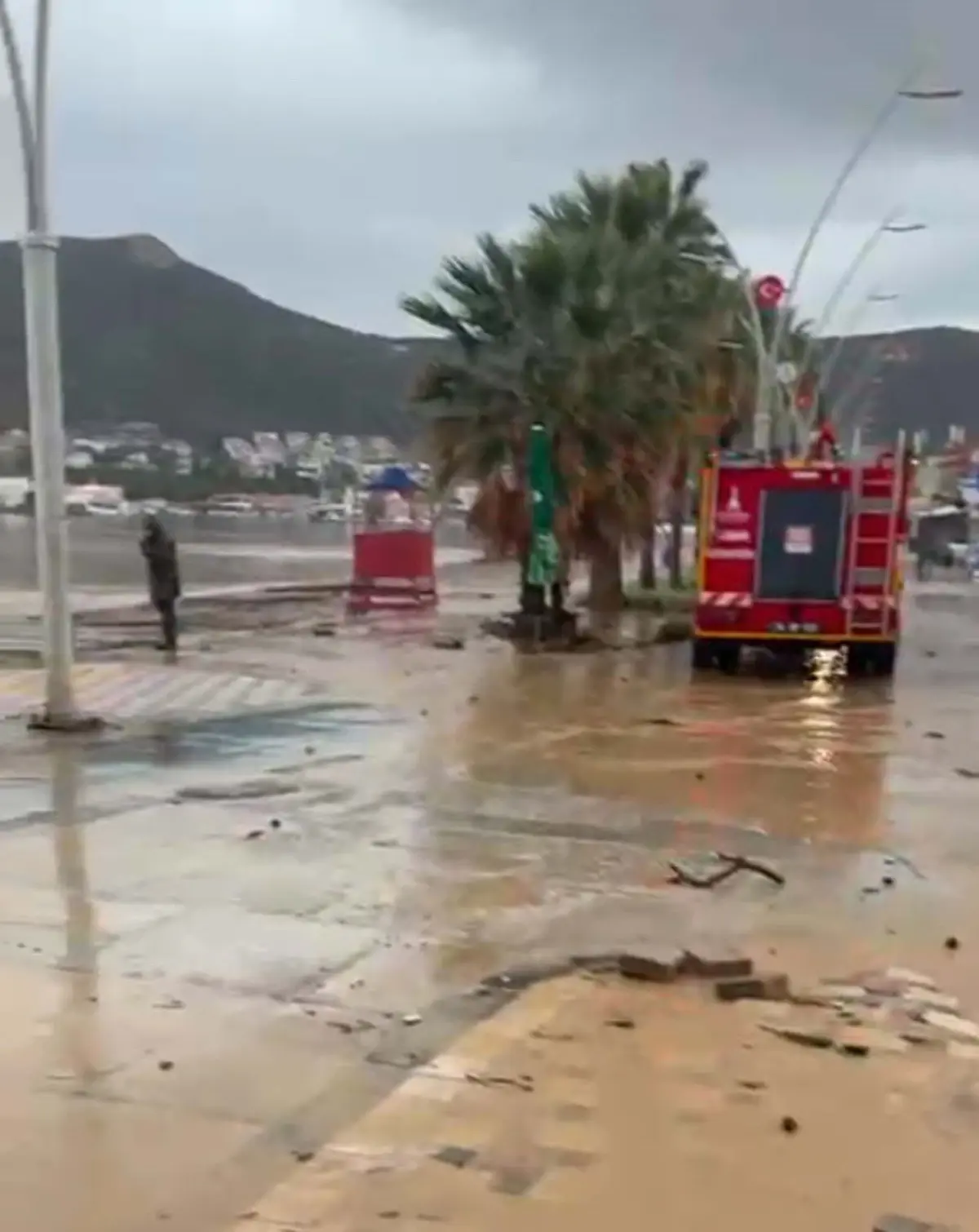 Foça’da Sağanak Hayatı Olumsuz Etkiledi