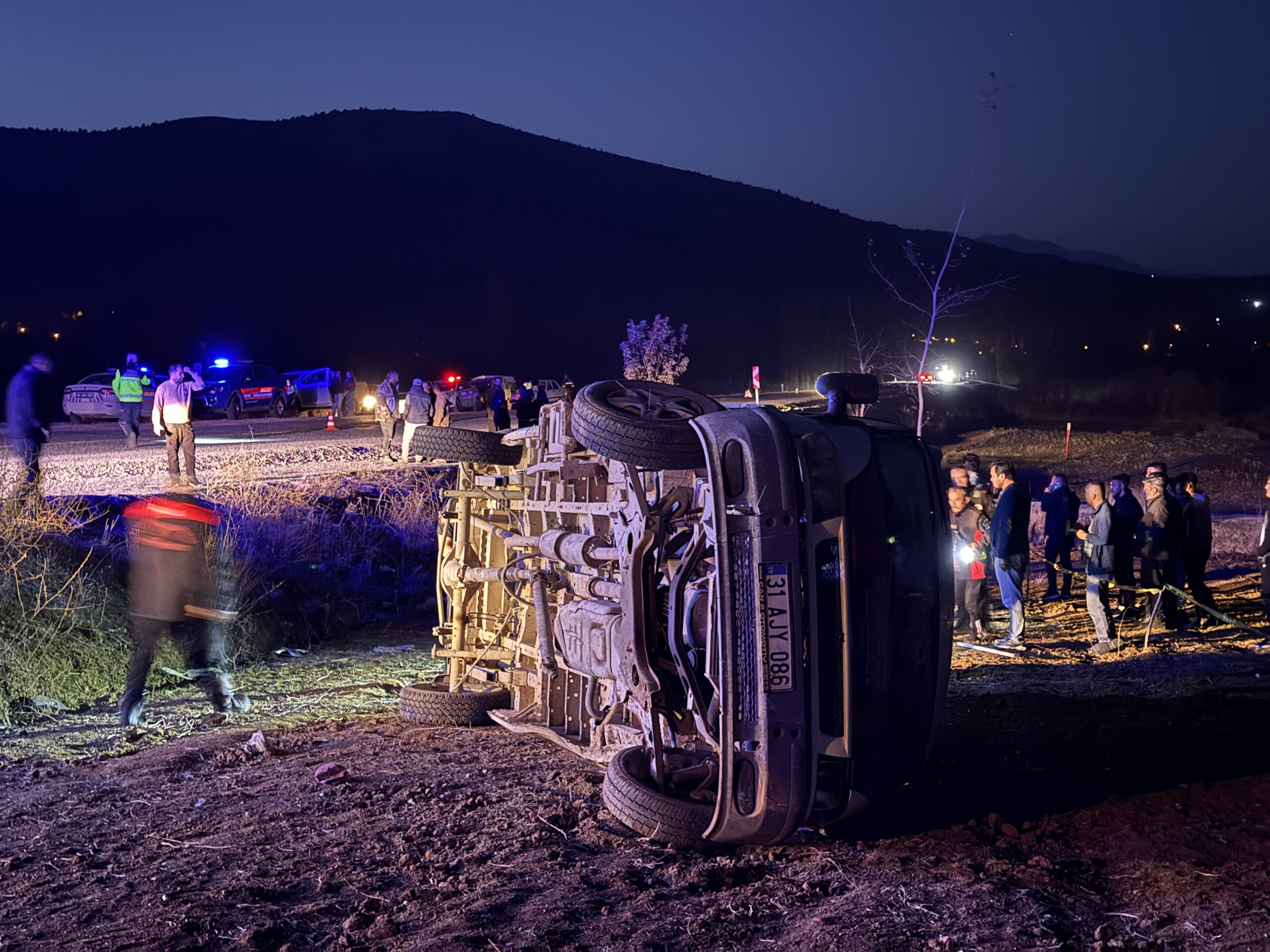 İşçi servisi şarampole yuvarlandı: 2 ölü, 7 yaralı