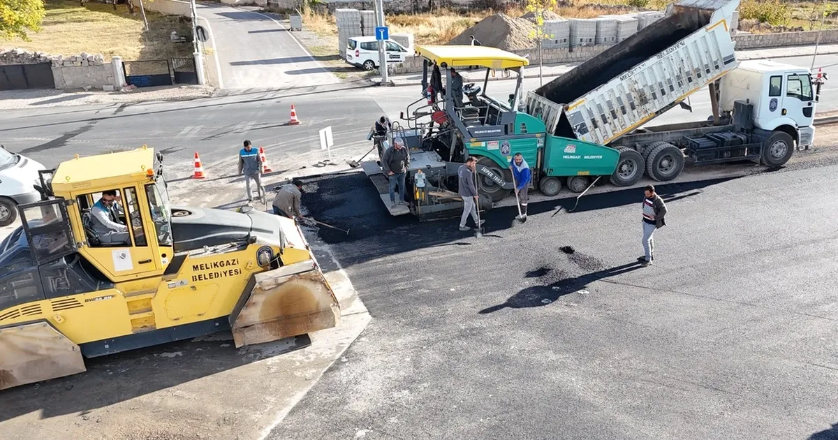 Kayseri Melikgazi’de tam gaz asfalt çalışması