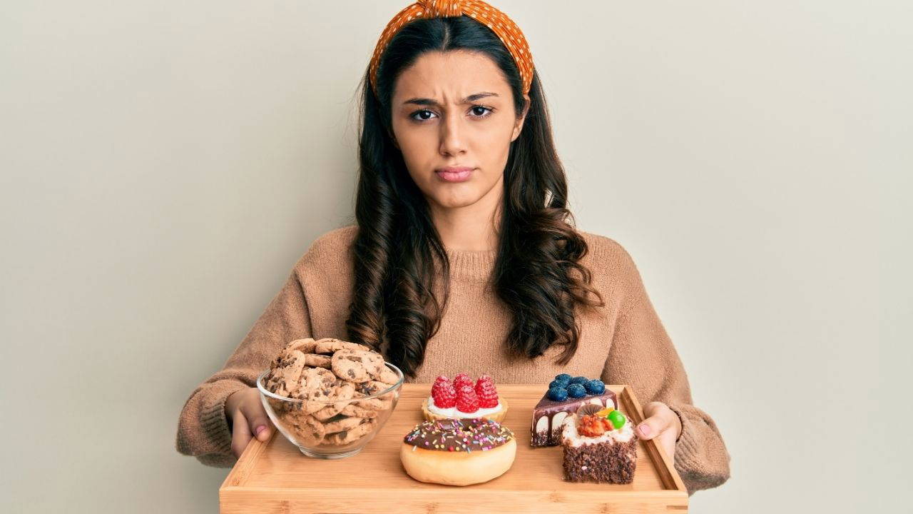 Tatlı krizleri tesadüf değil: Tatlı düşkünlüğünün psikolojik etkileri ve bu döngüden kurtulmanın yolları