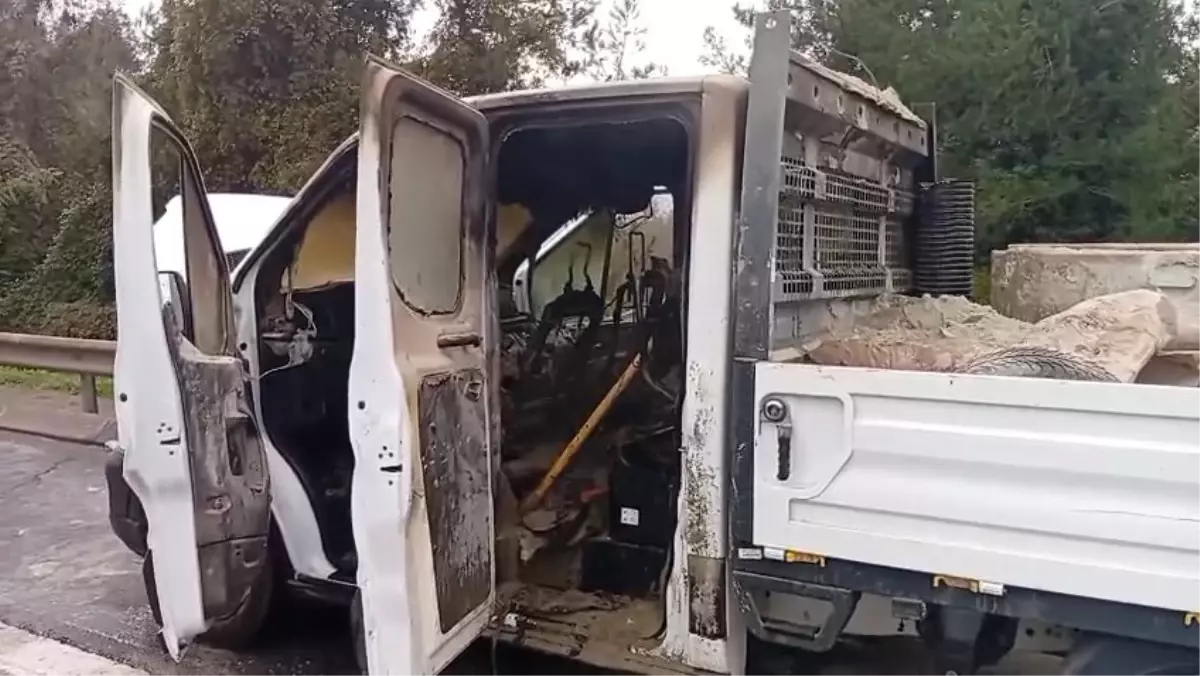 Beykoz TEM Otoyolu’nda Kamyonette Yangın