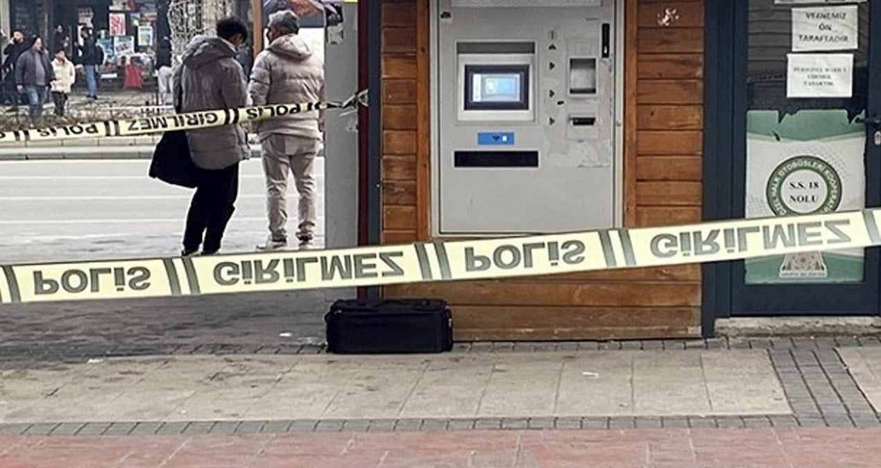 Halk otobüsü durağında bomba paniği