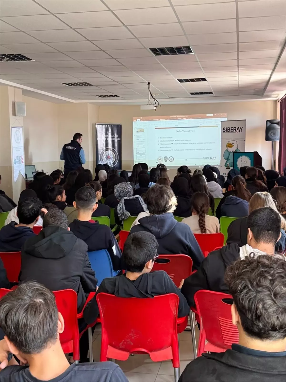 Öğrenciler Siber Güvenlik Konusunda Bilgilendirildi