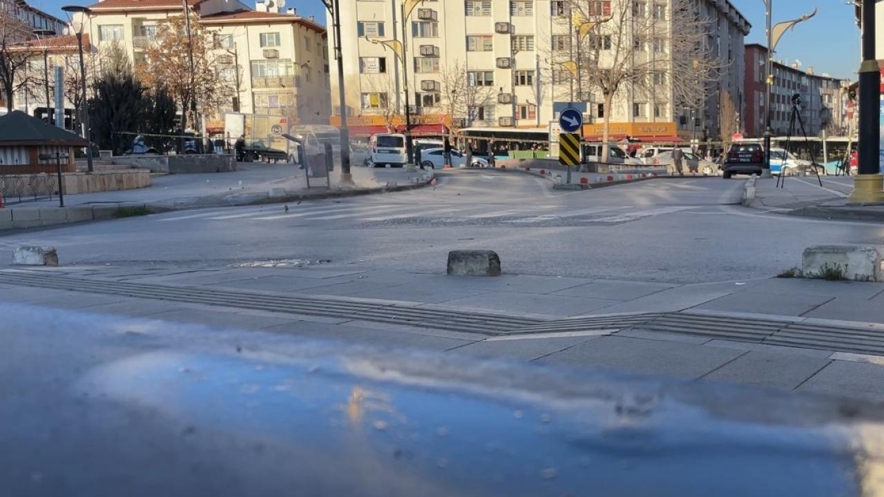 Sivas’ta emniyeti harekete geçiren kutu: Bomba imha ekipleri çağırıldı!