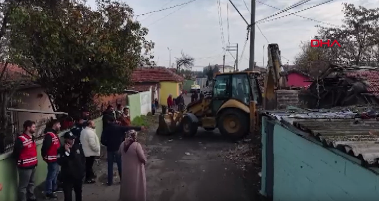 Türkiye’nin en tehlikeli mahallesindeki evler yıkılıyor