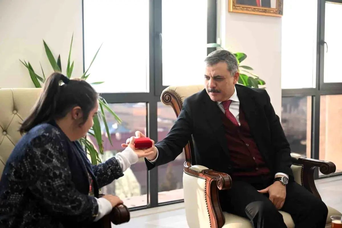 Vali Çiftçi, Down Sendromlu Kısmet’i Ziyaret Etti