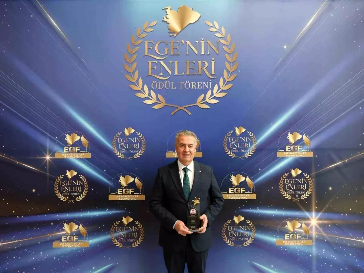 Buharkent Başkanı Erol, Ege’nin En’leri Ödülünü Aldı