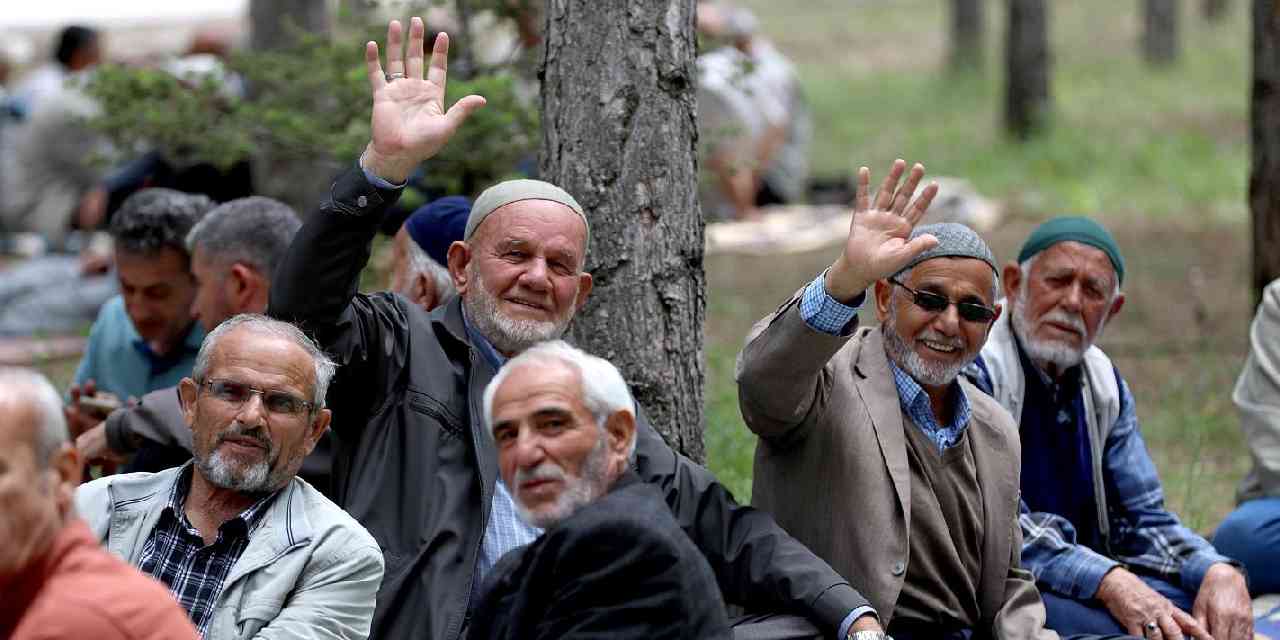 İsa Karakaş ‘Emekli maaşları ve istihdam düzenlemeleri’ dedi duyurdu