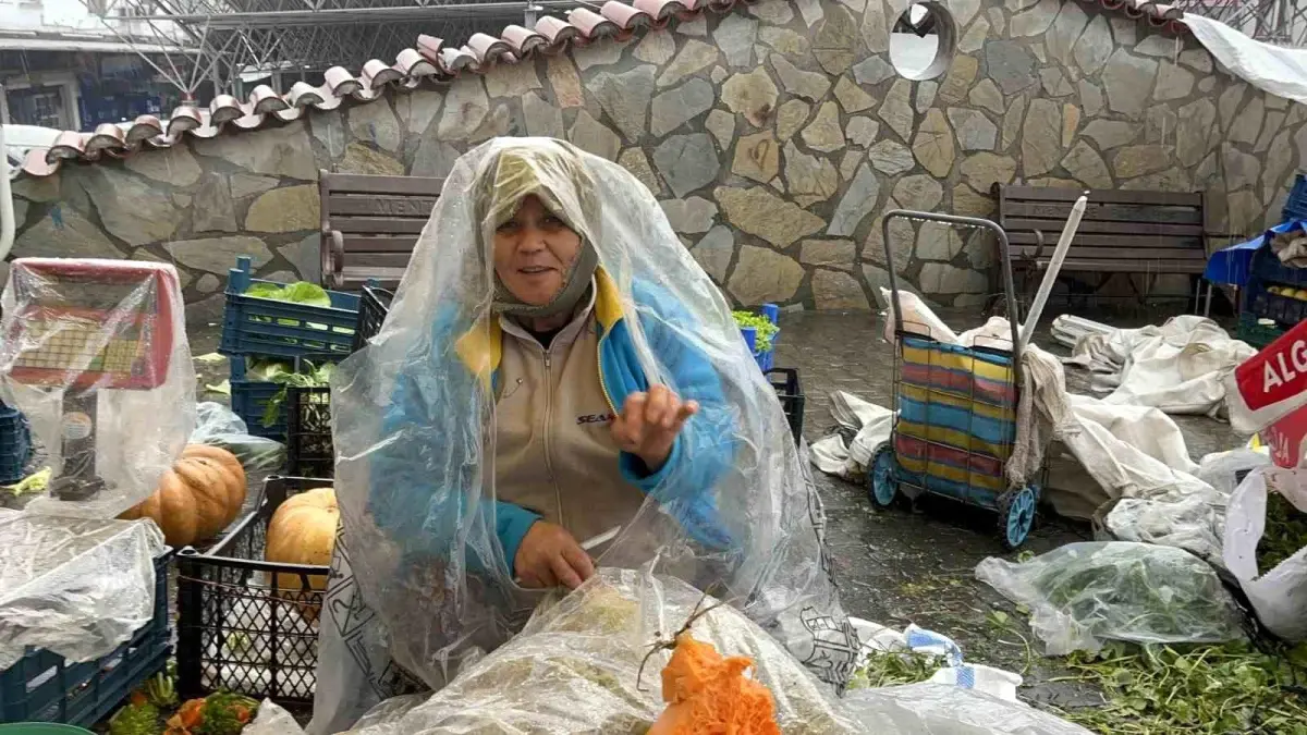 Menteşe’de Sağanak ve Fırtına Perşembe Pazarını Vurdu