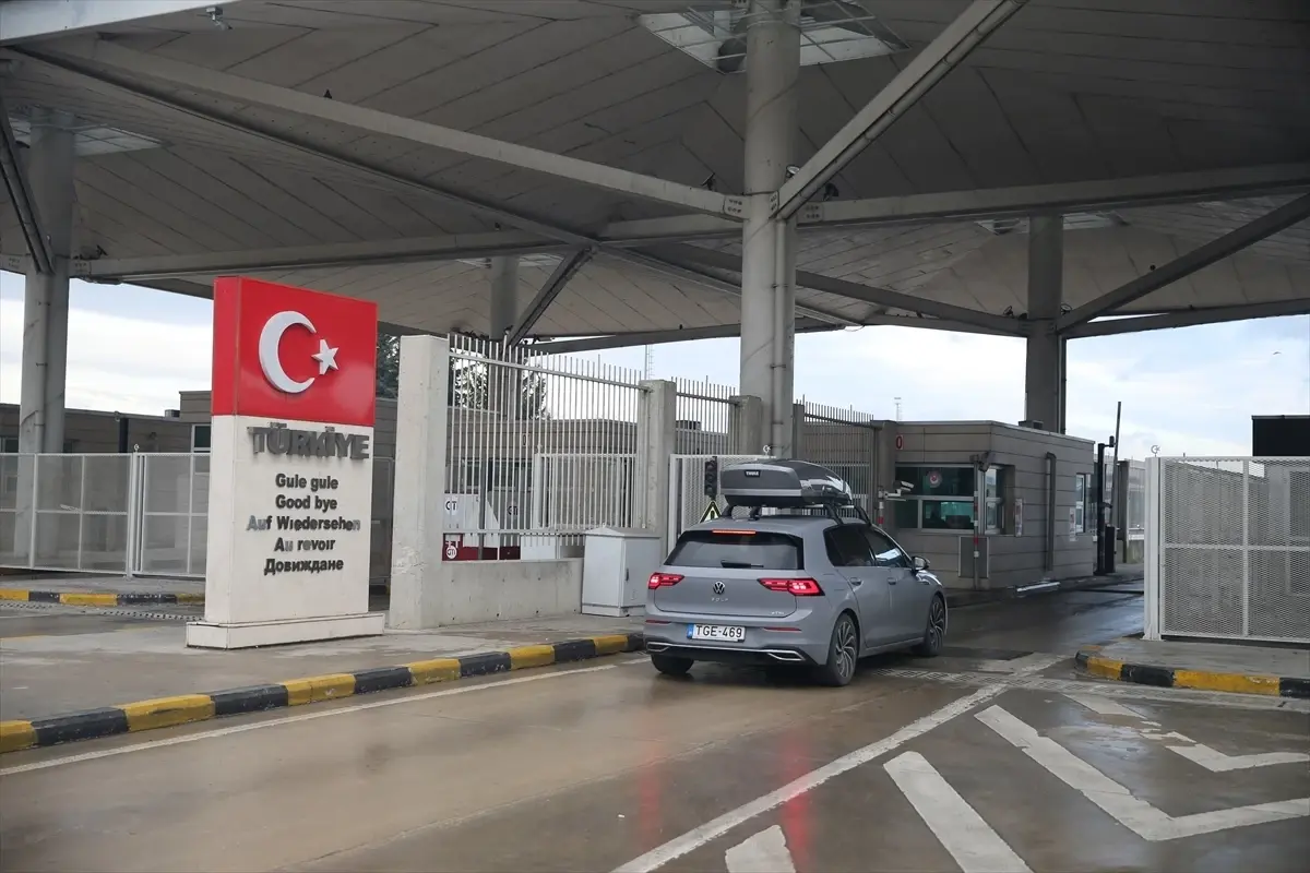 Trakya Gümrük Kapılarında Yoğun Yolcu Trafiği