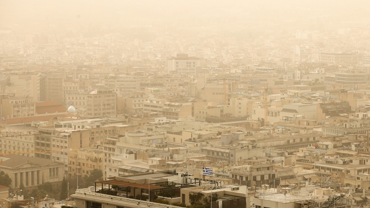Afrika tozu, Atina'da gökyüzünü sarıya boyadı
