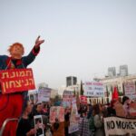 israil-polisi-savas-karsiti-israilli-gostericileri-yaka-paca-gozaltina-aldi-0-vfPVP5TA