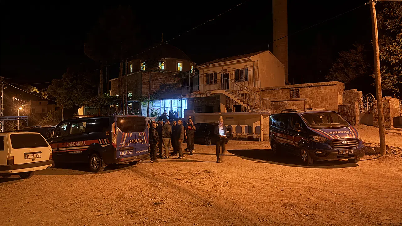 Kayseri’de cami avlusunda bıçaklı saldırı: 2 kişi öldü