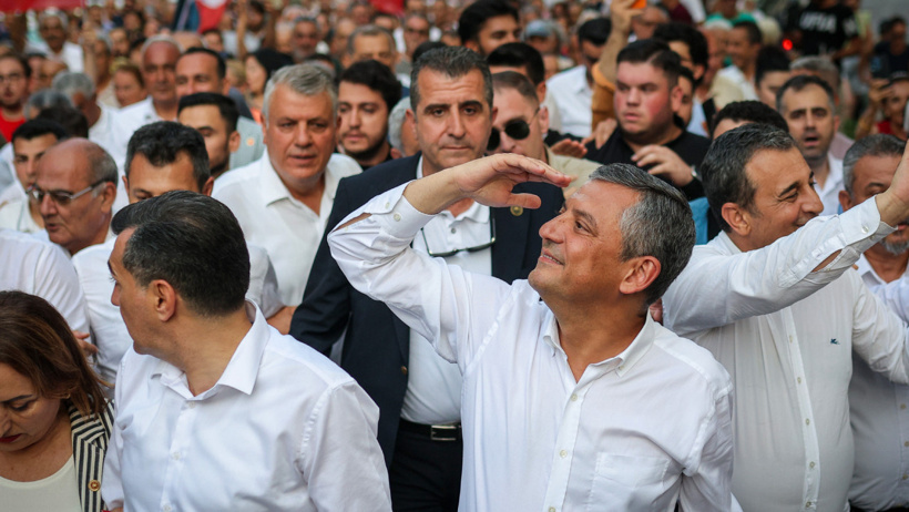 Ozgur ozelin yeni partisi ne kadar pmye