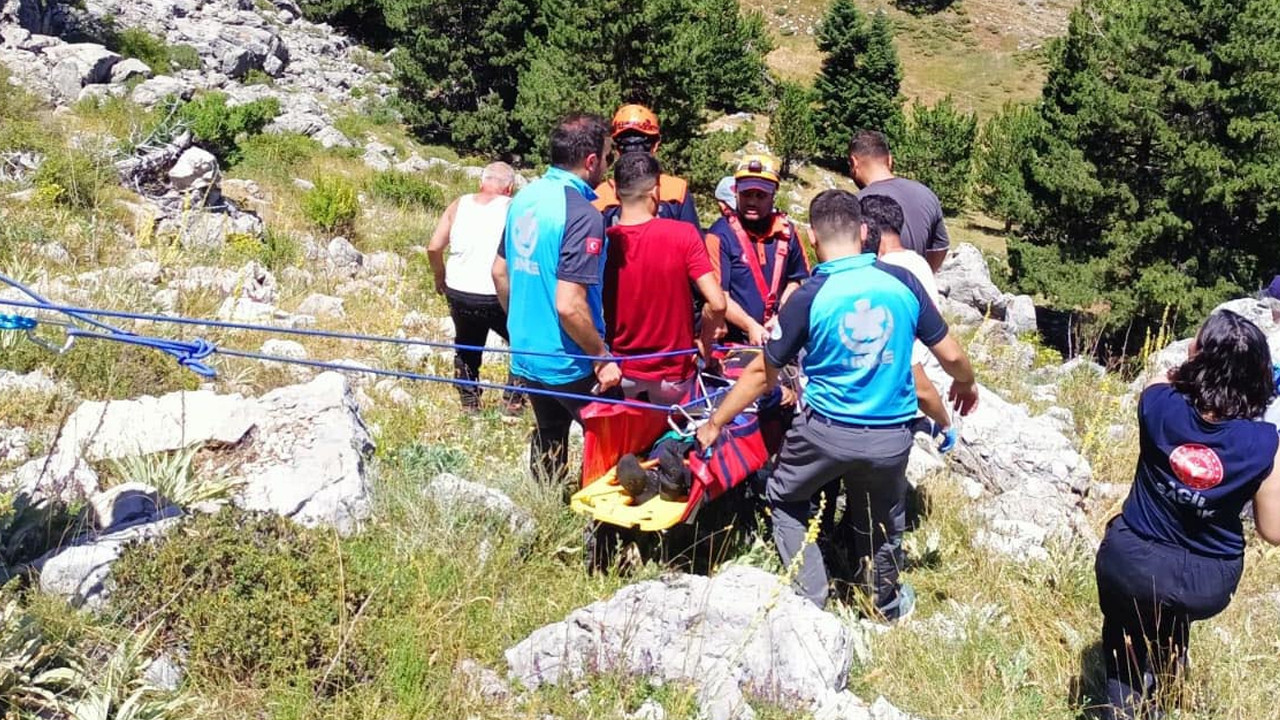 Sarp arazide dehset anlari metrelerce yukseklikten kayalara cakildi ZMn7Paqe